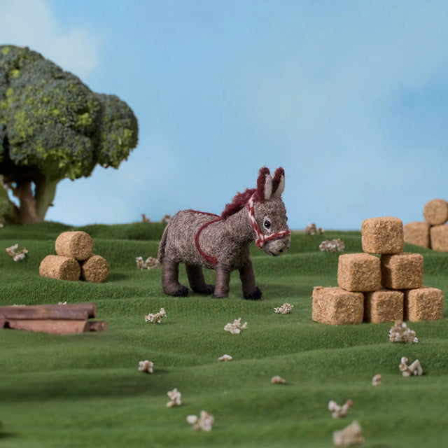 daisy-donkey-felt-decoration-sew-heart-felt