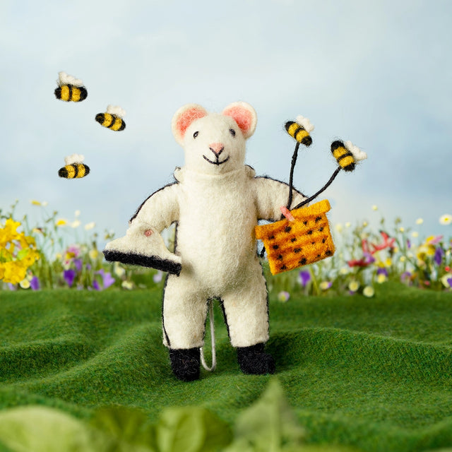 beekeeper-felt-mouse-sew-heart-felt