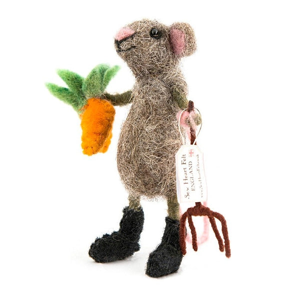 gardener-mouse-felt-decoration-sew-heart-felt