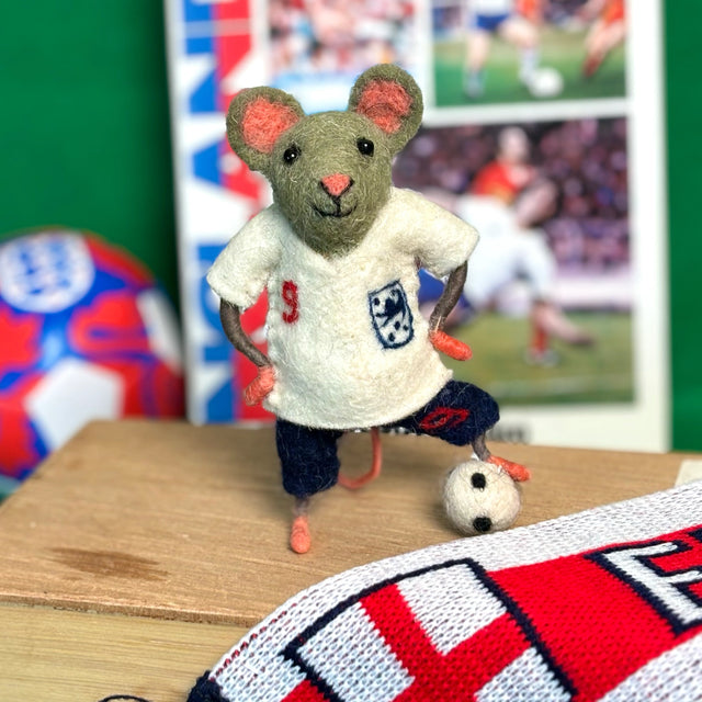 england-footballer-mouse-felt-decoration-sew-heart-felt