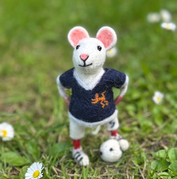 scotland-footballer-mouse-felt-decoration-sew-heart-felt