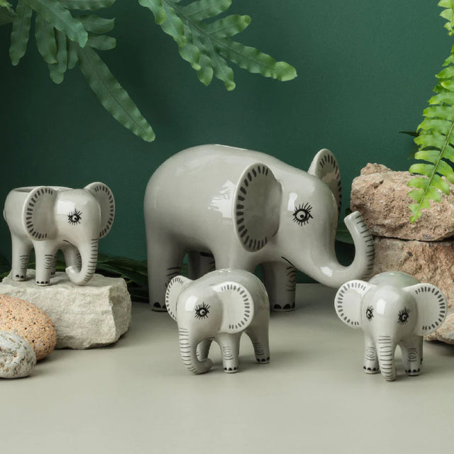 elephant-salt-and-pepper-shakers-hannah-turner