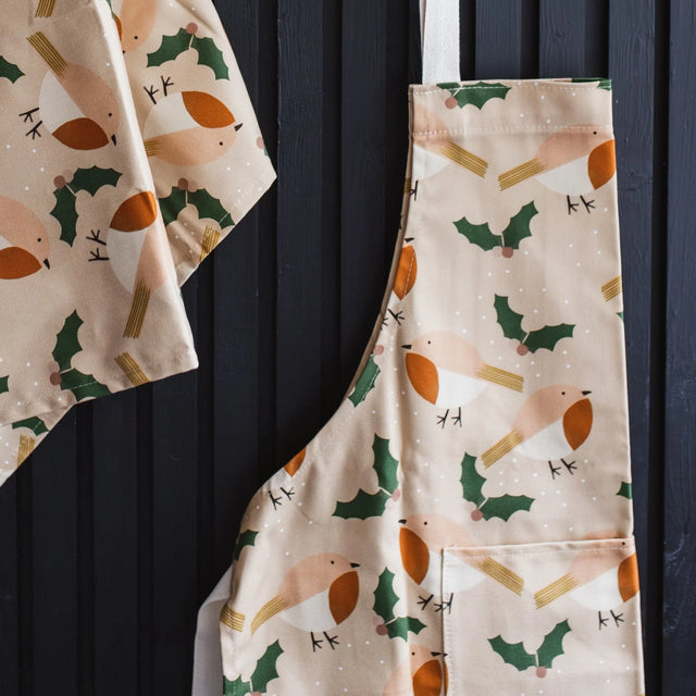 christmas-robin-print-apron-plewsy