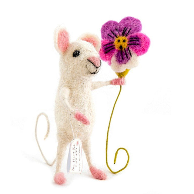 mouse-holding-pansy-felt-decoration-sew-heart-felt
