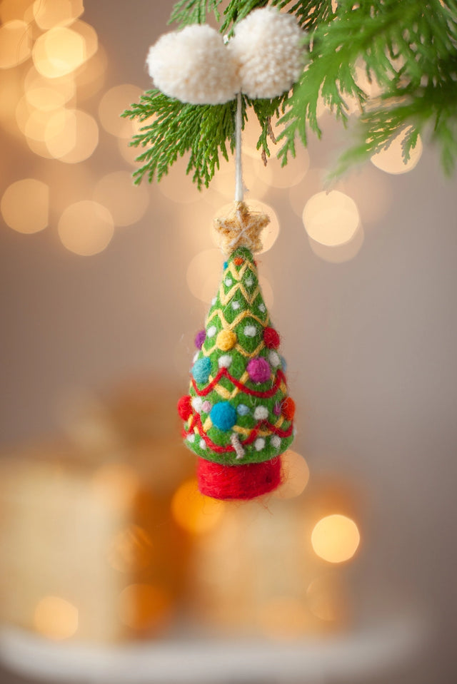 christmas-tree-felt-decoration-sew-heart-felt