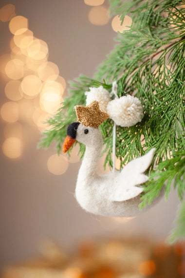 odette-swan-felt-christmas-decoration-sew-heart-felt