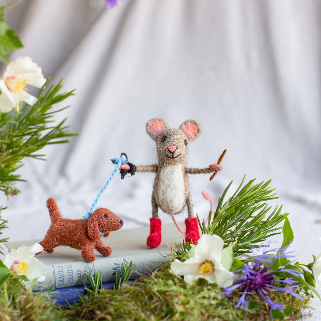 dog-walker-mouse-labrador-felt-decoration-sew-heart-felt
