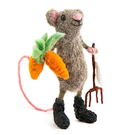 gardener-mouse-felt-decoration-sew-heart-felt