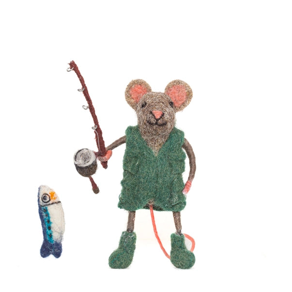 fishing-mouse-felt-decoration-sew-heart-felt