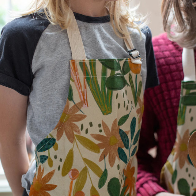 bud-floral-print-childrens-apron-plewsy