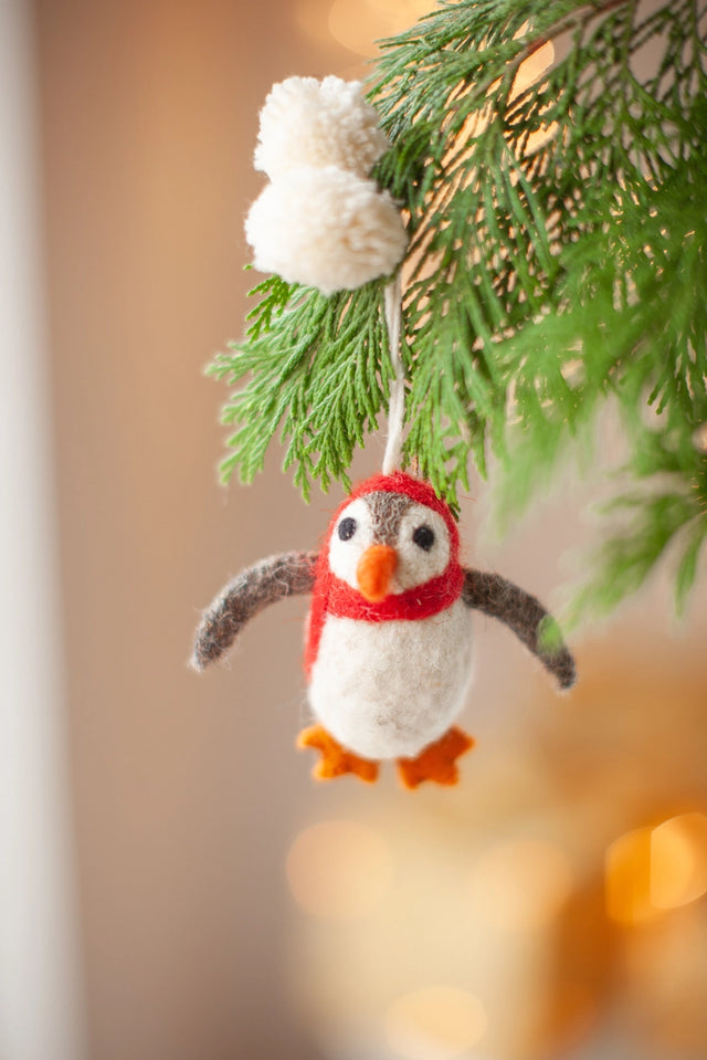 paul-the-penguin-felt-christmas-decoration-sew-heart-felt