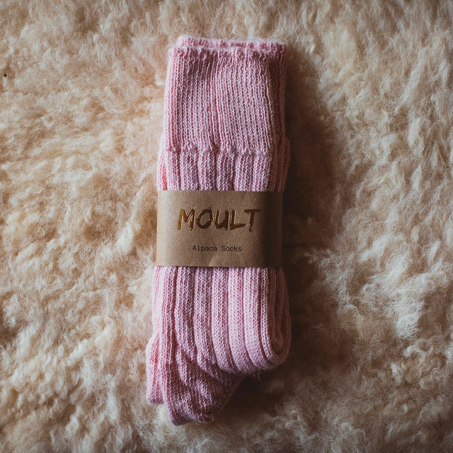 alpaca-lounging-socks-medium-pink-moult