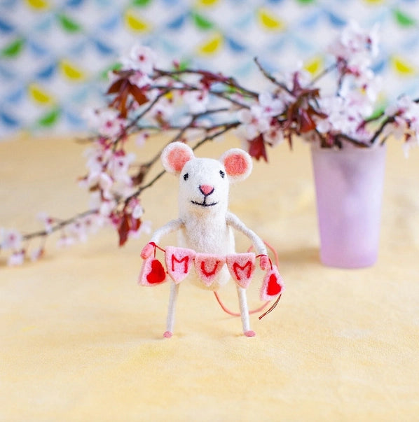 mouse-with-mum-bunting-felt-decoration-sew-heart-felt