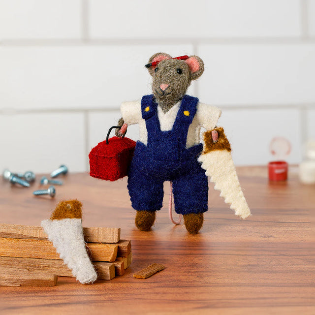 diy-mouse-felt-decoration-sew-heart-felt