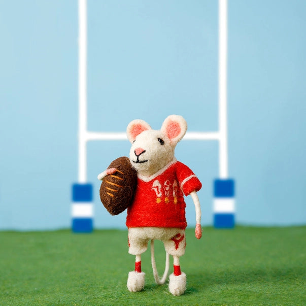 welsh-rugby-mouse-felt-decoration-sew-heart-felt