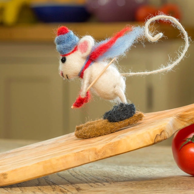 skiing-mouse-felt-decoration-sew-heart-felt