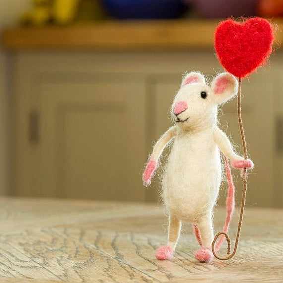 red-heart-balloon-felt-mouse-decoration-sew-heart-felt