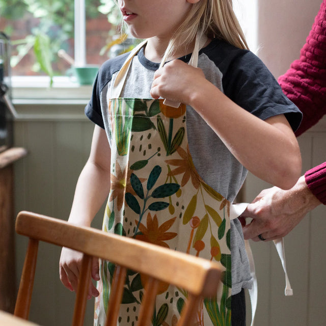 bud-floral-print-childrens-apron-plewsy